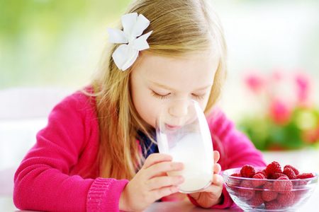 7 lucruri pe care parintii ar trebui sa le stie despre laptele vegetal