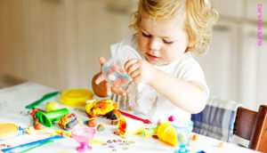 3 Retete simple pentru plastilina colorata – bucuria copiilor