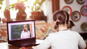 Timpul suplimentar in fata ecranelor ar putea cauza probleme de vedere copiilor?